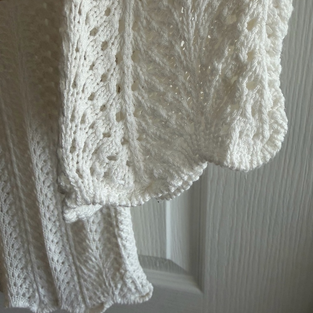Zsupply Donovan Crochet Cropped Sweater
White Scallop Hem Sleeves Size Small - Picture 5 of 5